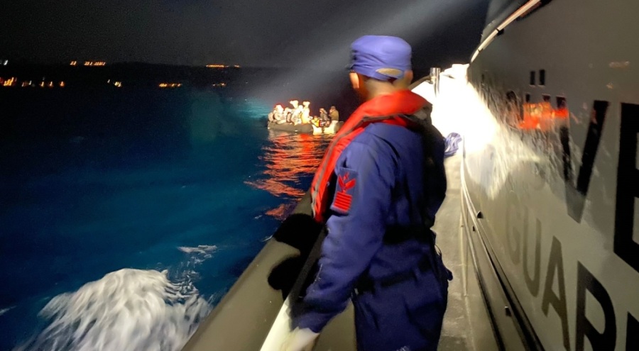 49 kaçak göçmen kurtarıldı