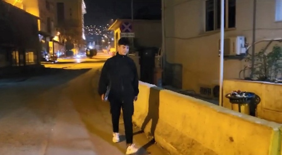 Bursa'da parkta bulduğu para dolu çantayı karakola teslim etti