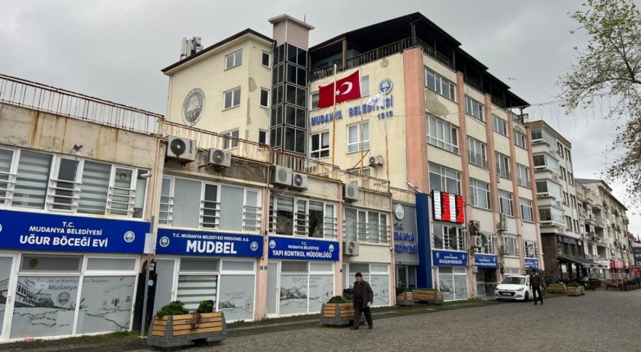 Bursa'daki depremden sonra Mudanya Belediyesi tedbir amaçlı boşaltıldı