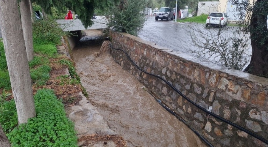 Bodrum'u sağanak yağış hayatı felç etti