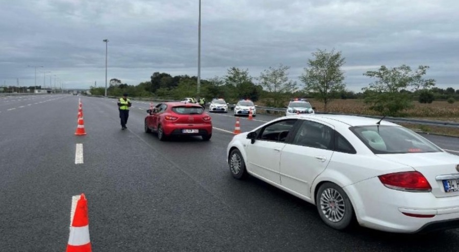 Bir ayda 105 bin araç kontrol edildi, 695 araç ve 212 kişi trafikten men oldu