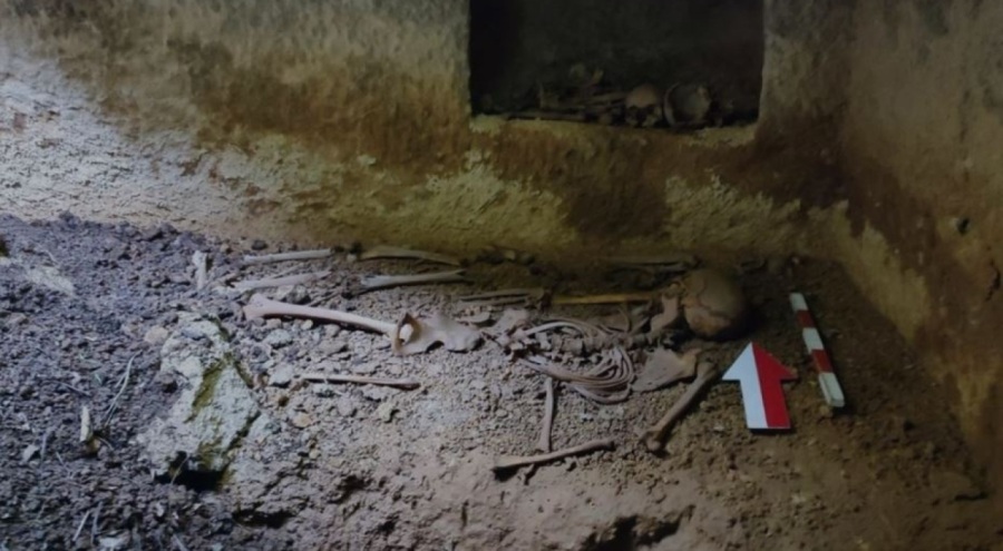 Evin bahçesinde Roma dönemine ait tek oda mezar bulundu