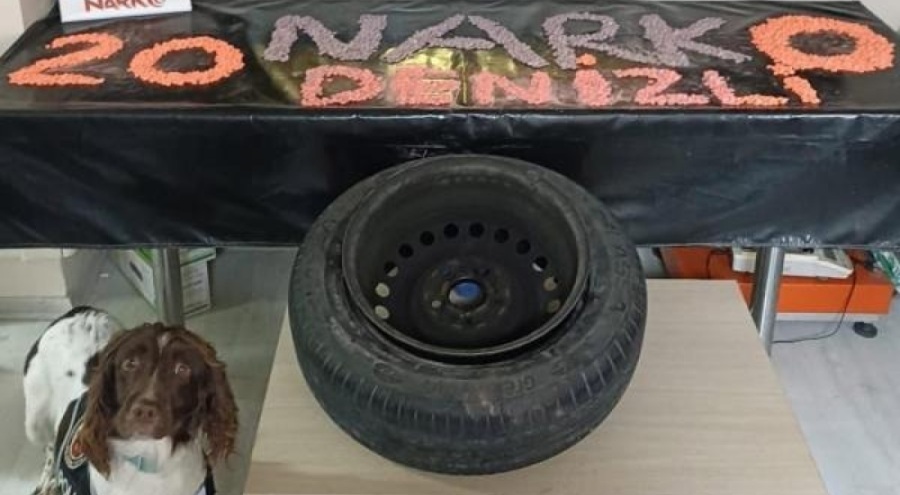 Otomobilin stepnesinde 4 bin 980 ecstasy hap ile yakalanıp, tutuklandı