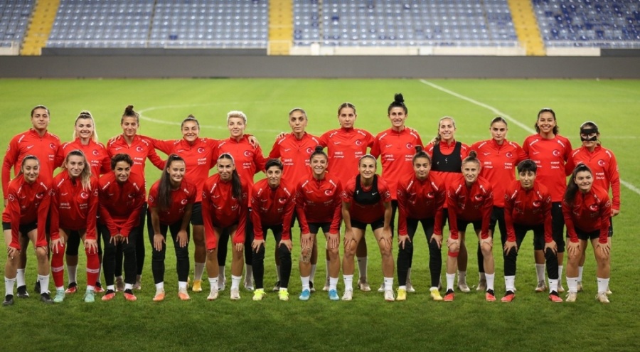 A Milli Kadın Futbol Takımı'nda hedef 6'da 6!