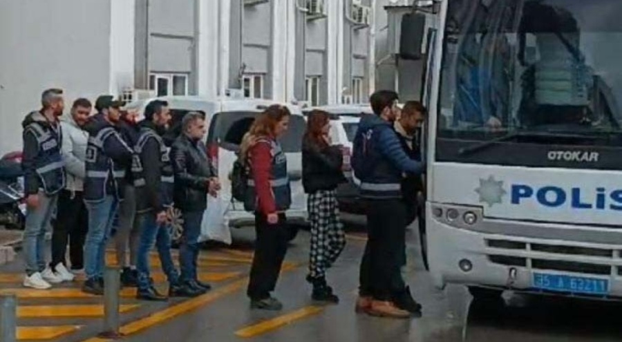 Bursa'da dolandırıcılık operasyonu! 52 şüpheli adliyede