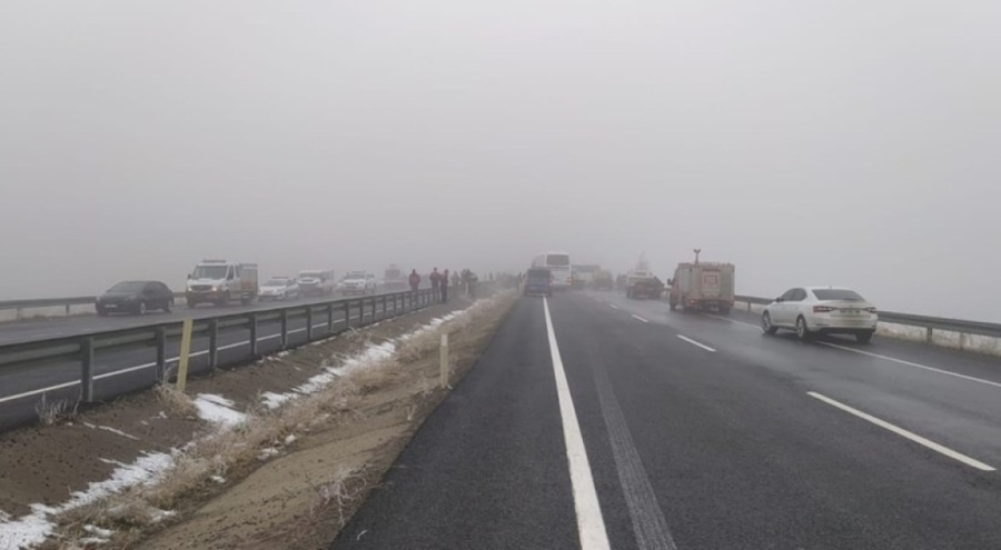 Sis zincirleme kazaya neden oldu! Çok sayıda yaralı