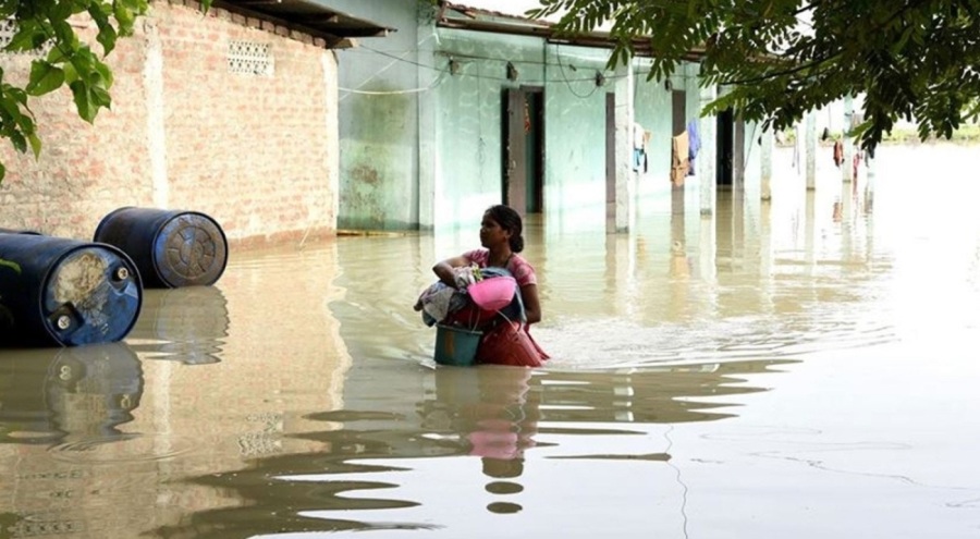 Hindistan'da şiddetli yağışlar can aldı!