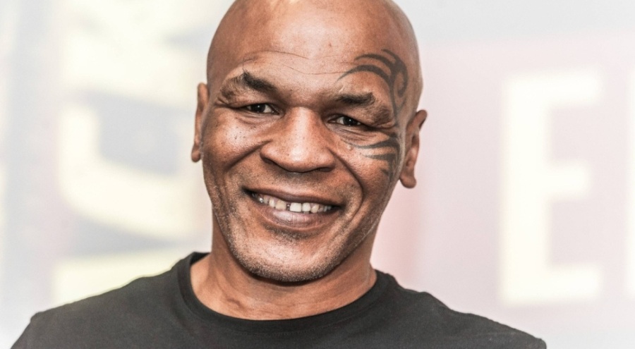 Mike Tyson'dan dayak yiyen uçak yolcusu 400 bin dolar istiyor!