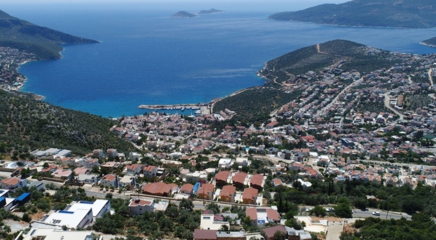 Kaş'taki 3 bin 719 kaçak yapı yıkılamıyor