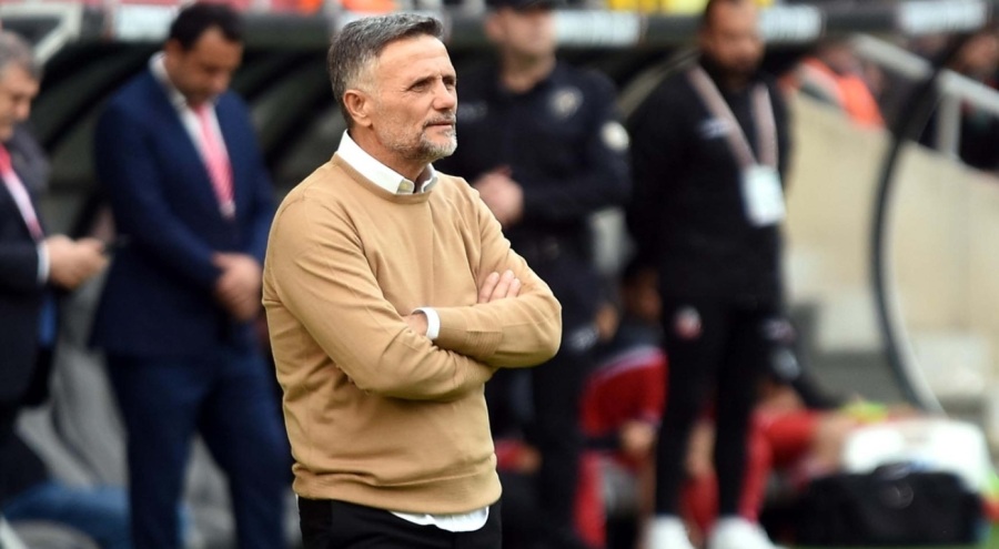 Karşıyaka'da Umut imzaladı