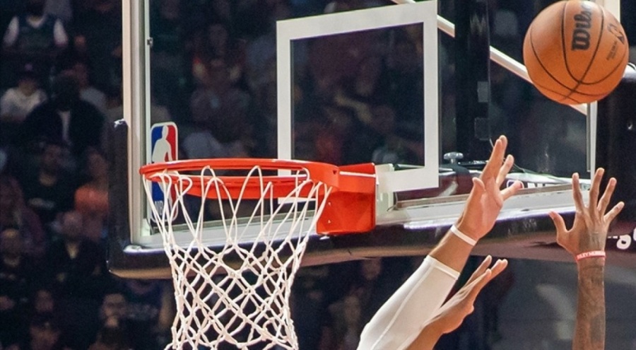 Bucks ve Lakers, konferans yarı finaline yükseldi