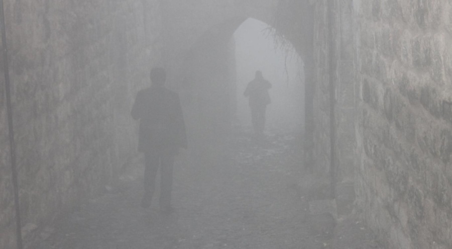 Mardin'de yoğun sis etkili oldu! Görüş mesafesi düştü