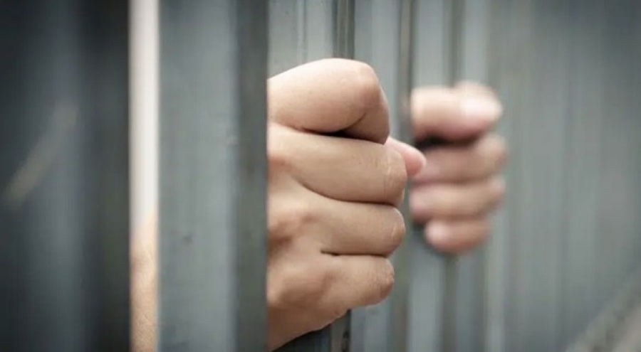 Öğrencisini dövdüğü iddia edilen öğretmene hapis şoku