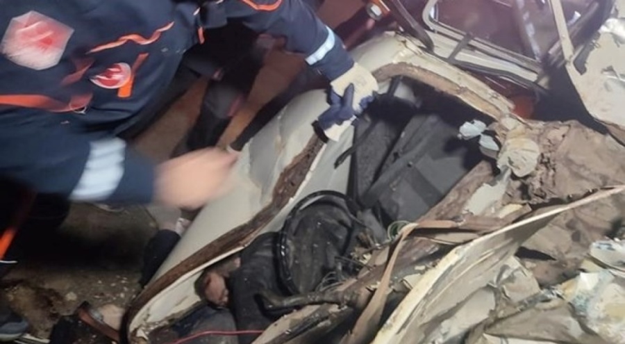 İki otomobil çarpıştı! Ölüler var