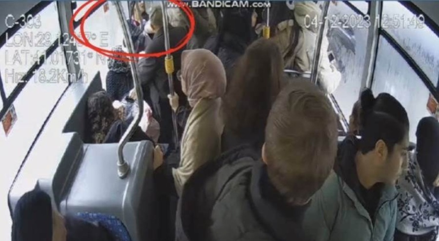 İETT otobüsündeki kadınların biber gazlı kavgası... Yolcular fenalaştı!