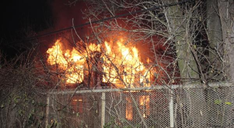 Metruk ev cayır cayır yandı!