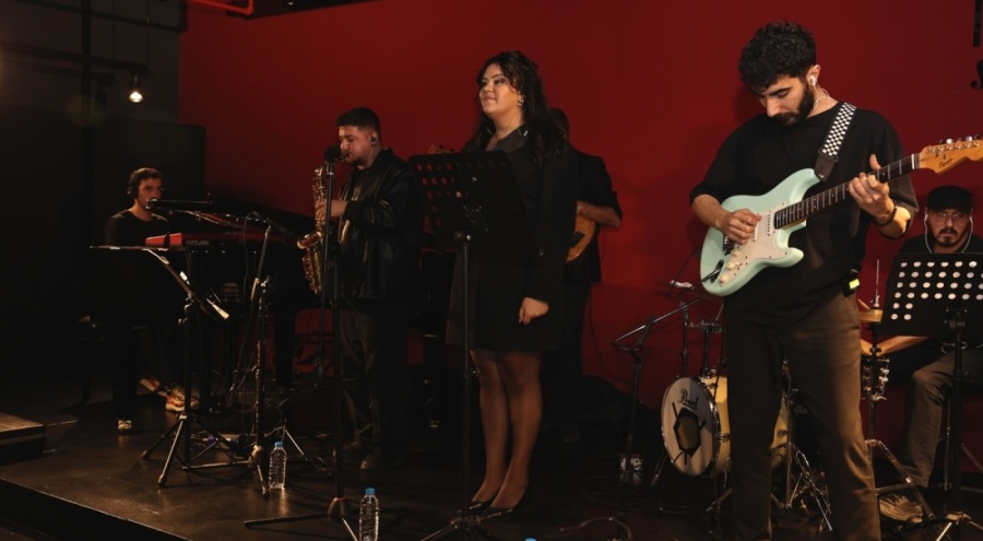 Genç şarkıcı Bilge Su'dan Bursalılara müzik dolu gece