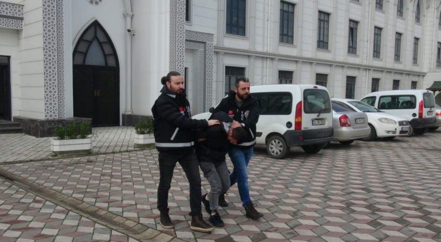 İzmit'te bir kişi bıçaklanarak öldürüldü