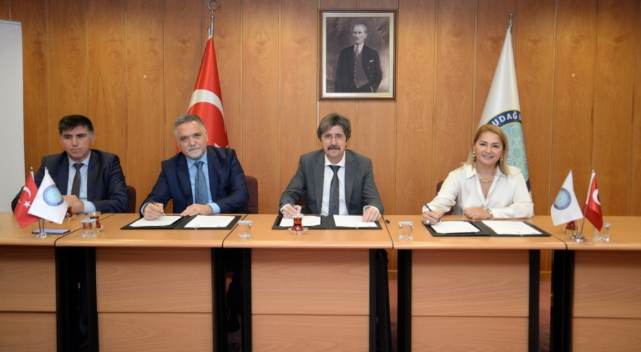 Spor Bilimleri Fakültesi'nin başarılı öğrencilerine burs desteği