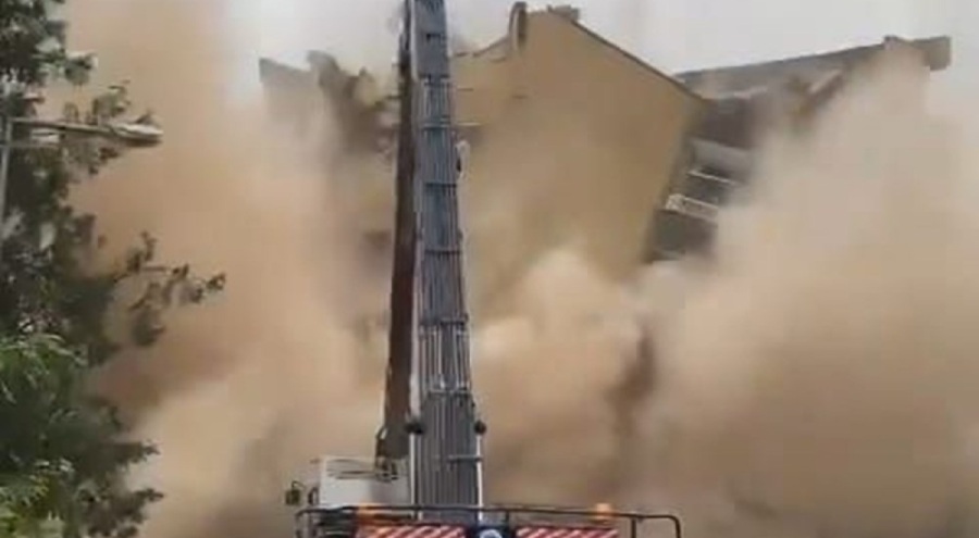 9 katlı bina yıkılırken çöktü