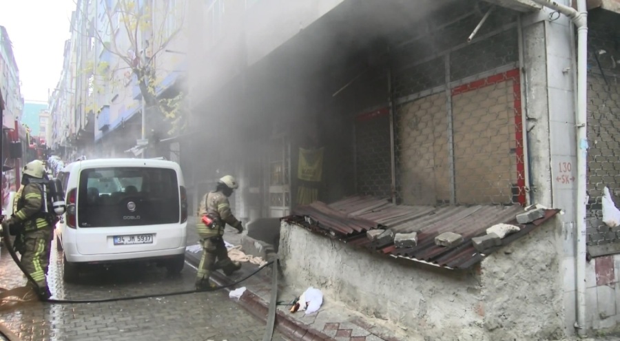 Sultangazi'de ayakkabı atölyesinde yangın paniği
