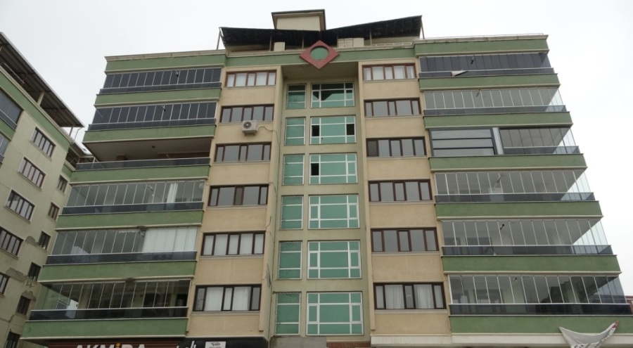 Malatya'da orta hasarlı binada ceset bulundu