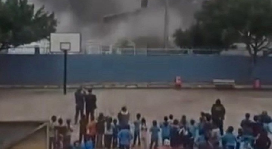 Okul yanında kontrolsüz yıkım! Öğrenciler koşarak kaçtı