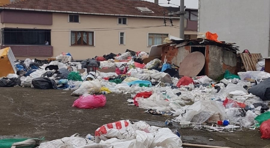 Kocaeli'de bir evden 3 ton çöp çıkarıldı