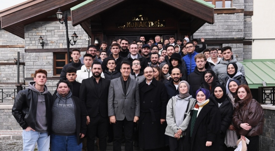 Başkan Dündar, Uludağ'ın zirvesinde gençlerle bir araya geldi