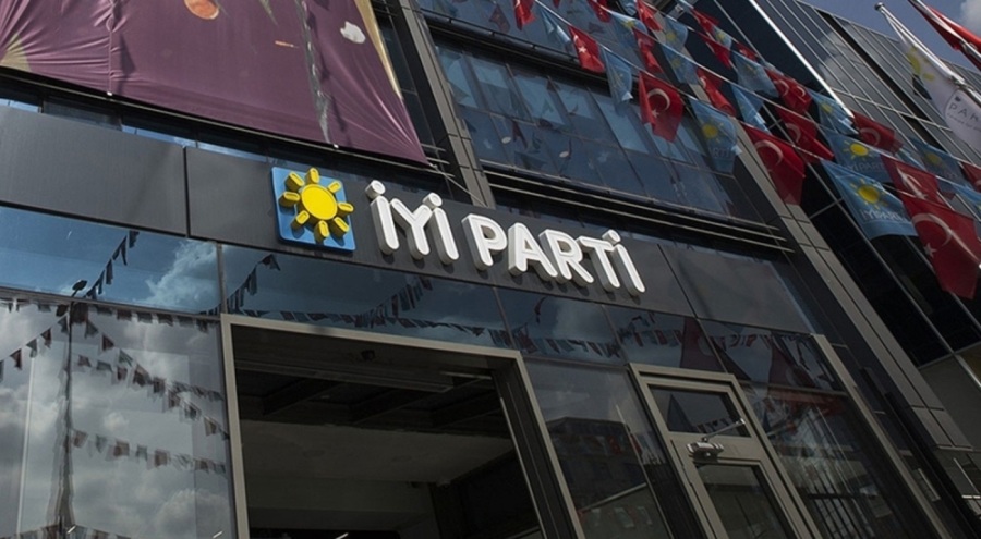 İYİ Parti'de yaprak dökümü devam ediyor