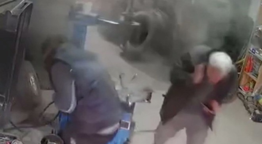 Lastik bomba gibi patladı