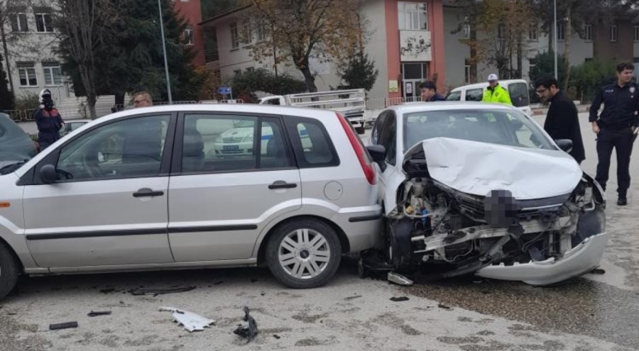 Bilecik'te trafik kazası! Çok sayıda yaralı