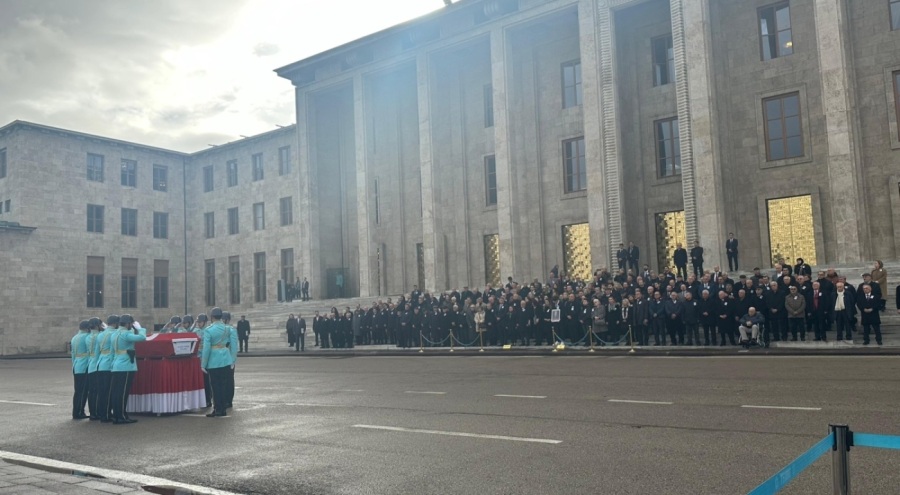 Eski Bakan Yürür için TBMM'de cenaze töreni düzenlendi