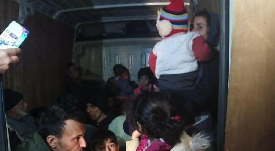 Panelvan minibüste 33 kaçak göçmen yakalandı