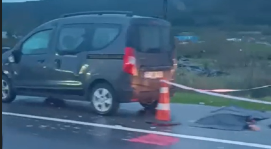 Hafif ticari aracın çarptığı yaya hayatını kaybetti