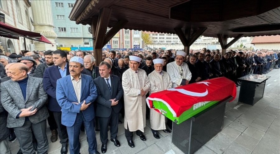 Yazar ve siyaset bilimci Mustafa Çalık Gümüşhane'de son yolculuğuna uğurlandı