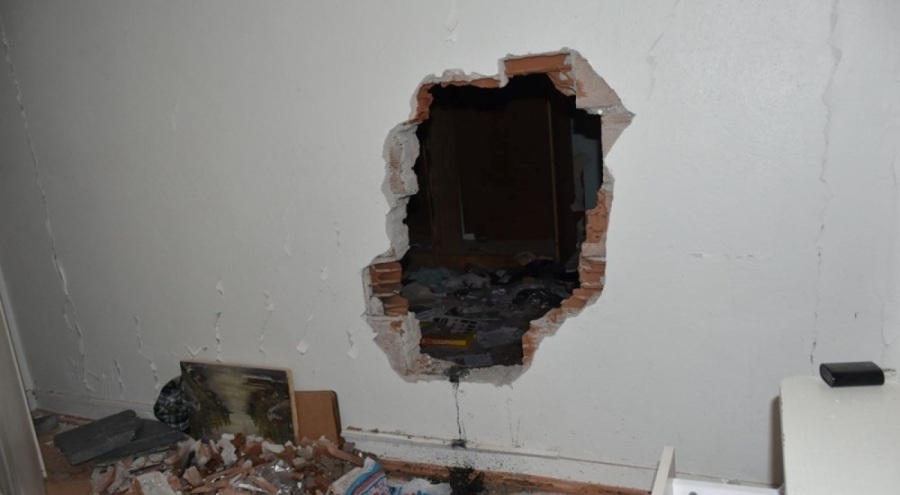 Depremde zarar gören binada hırsızlık!