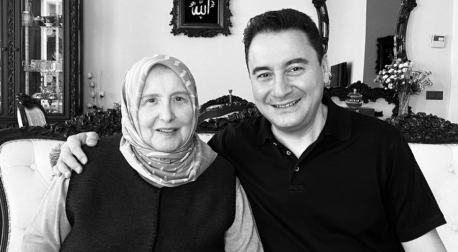 Geçen ay babasını kaybeden Ali Babacan'ın annesi de vefat etti