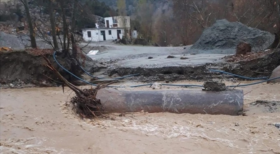 Malatya'da sağanak yağış yaşamı olumsuz etkiliyor