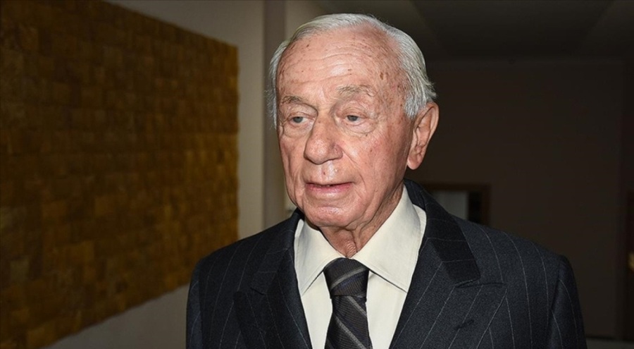 Devlet sanatçısı Nevzat Atlığ vefat etti