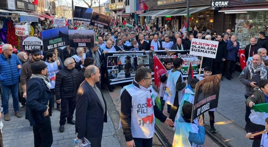 Bursa'da 'Dünya İnsan Hakları Günü' nedeniyle Filistin'e destek için binlerce kişi yürüdü