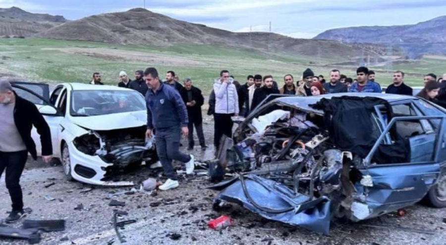 Adıyaman'da iki otomobil çarpıştı: 4 ölü 6 yaralı!