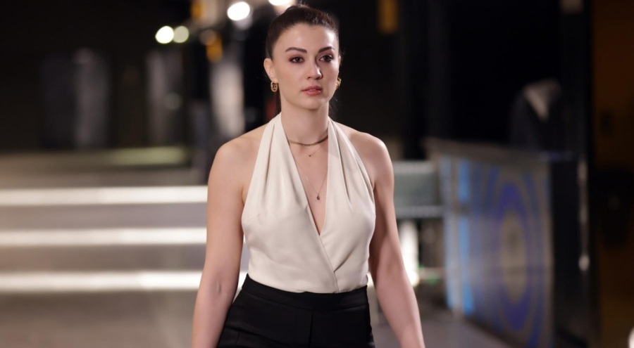 Burcu Özberk'in pozlarına beğeni yağdı