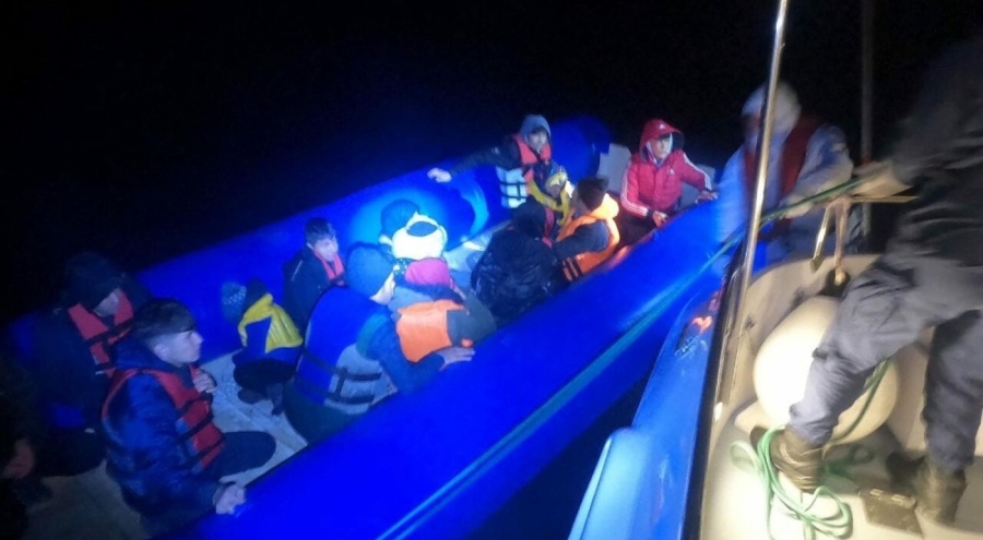 Çanakkale'de 17 göçmen kurtarıldı