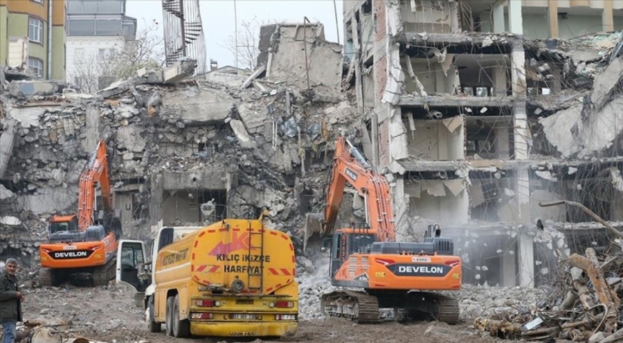 Ağır hasarlı binaların yüzde 86'sı yıkıldı