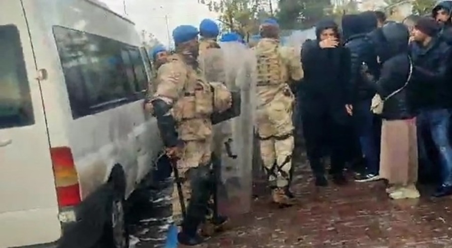 Şanlıurfa'da jandarma ile eylem yapan işçiler arasında gerginlik! Çok sayıda gözaltı