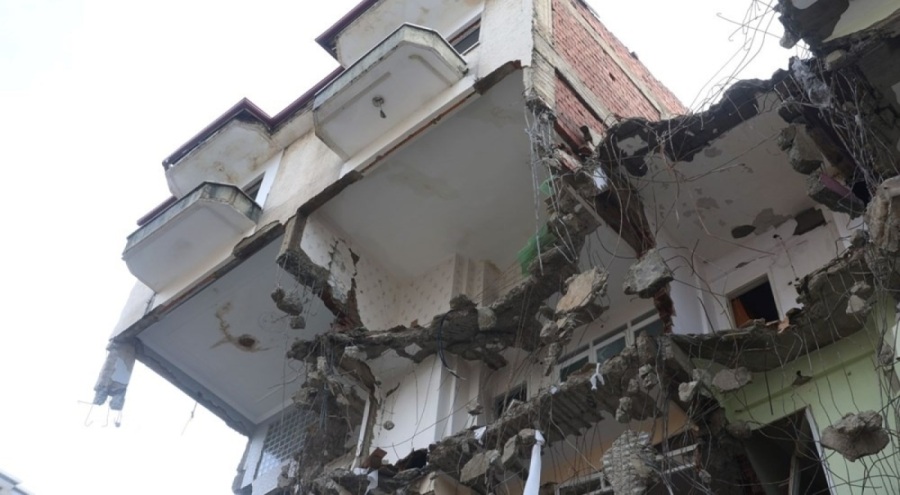 Elazığ'da ağır hasarlı bina "sağlam" çıktı