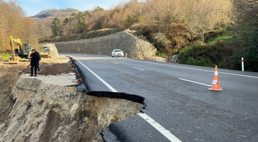 Bartın-Kastamonu kara yolunda heyelan