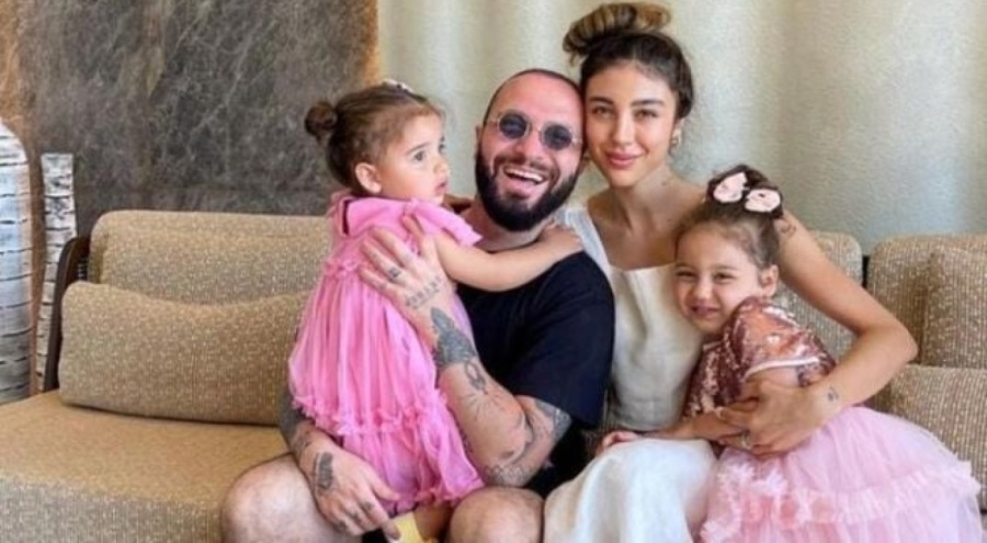 Şarkıcı Berkay kızlarının üzerine düşen mobilya nedeniyle firmaya "ayıplı mal" davası açtı