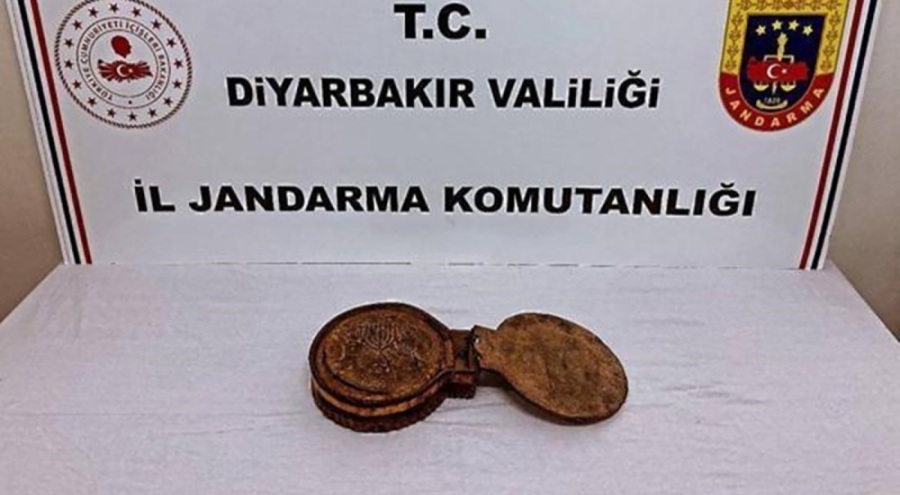 Diyarbakır'da 1400 yıllık İbranice yazılı kitap ele geçirildi